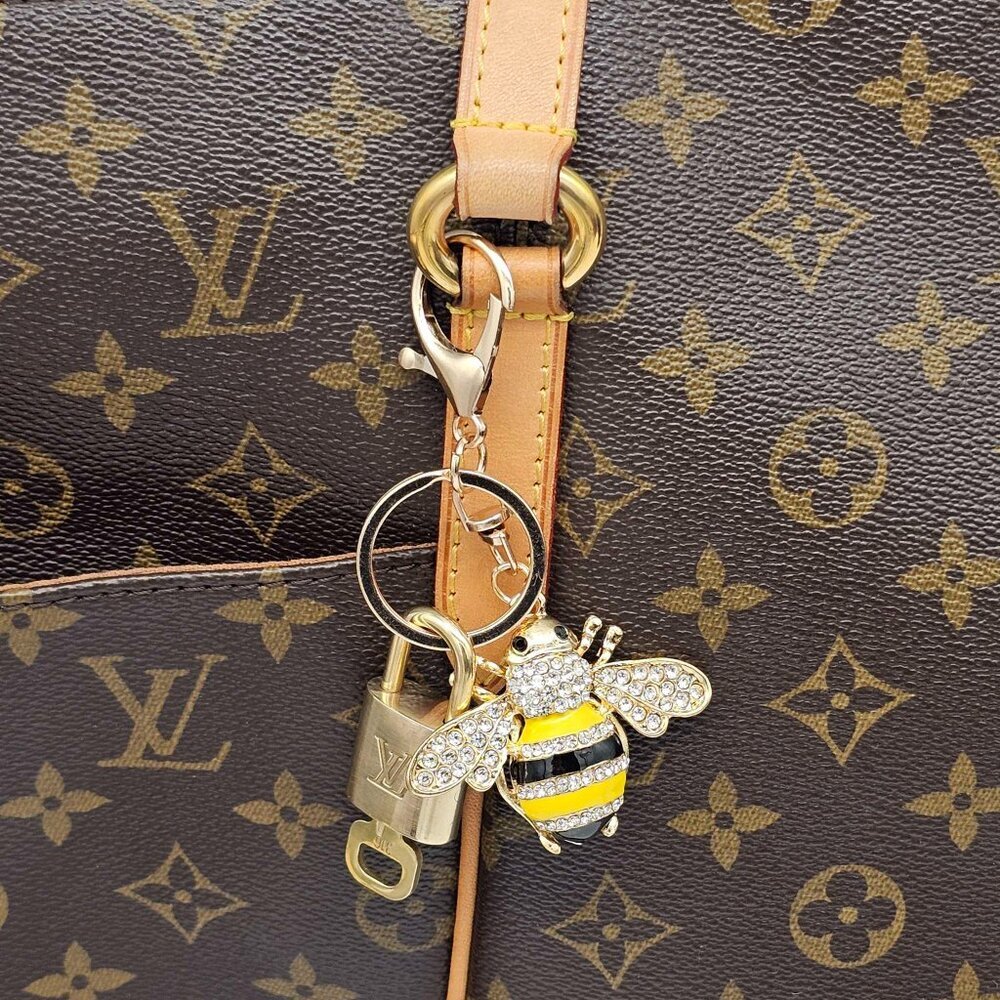 LV Authentic Gold Padlock 🔒 Key Set w/ Unbranded Bee Keychain Charm